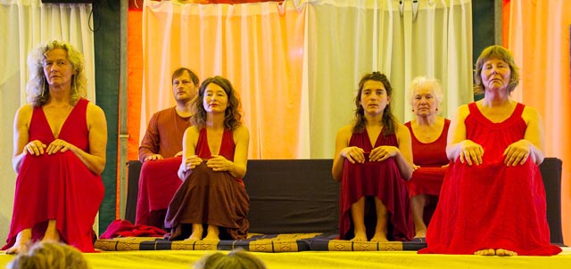 Performance Gruppe im ZEGG